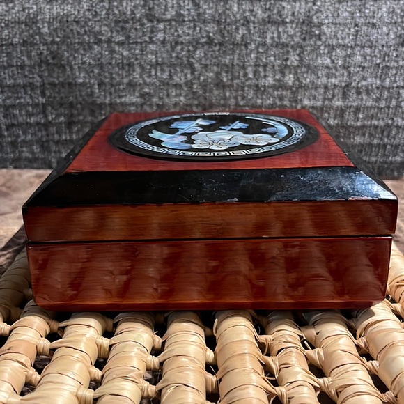 Vintage Lacquer 2 Piece Mother of Pearl Inlaid Box - Picture 6 of 8